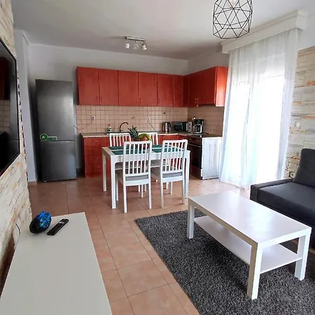 Sea Breeze Apartment *